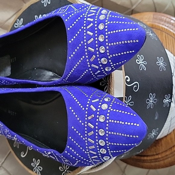 VGUC- Nine West Studded / Embellished Suede Pointed Toe Flats - Picture 9 of 9
